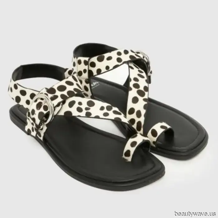 Pause the Flip-Flops, Rosie Huntington-Whiteley Has Just Made an Appearance in a Subtle Sandal Style.