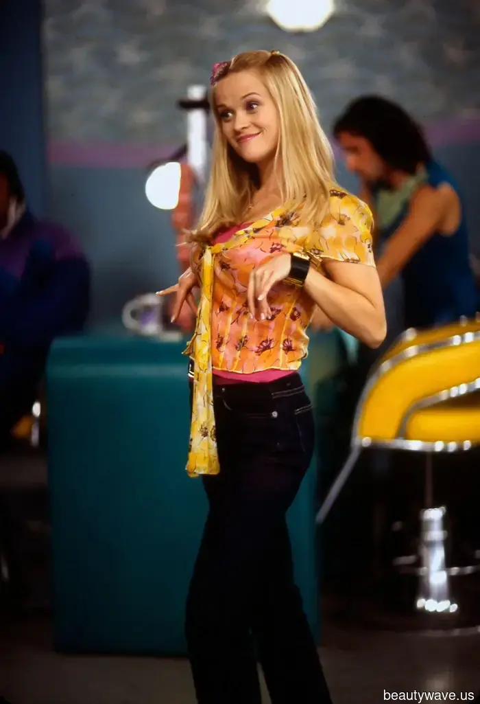 Elle Woods è tornata! 7 outfit iconici di Legally Blonde che resistono 25 anni dopo