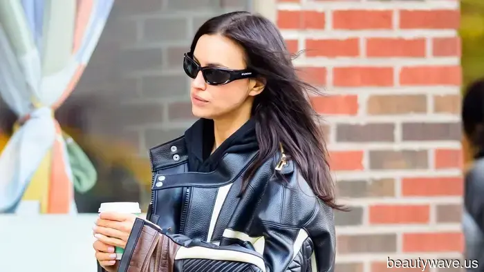 Irina Shayk and I share the same opinion: leggings look most stylish when paired with this particular boot style and color.