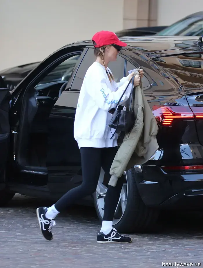 Goodbye, Sambas—In 2026, It Girls Will Only Combine These 5 Sneakers with Leggings