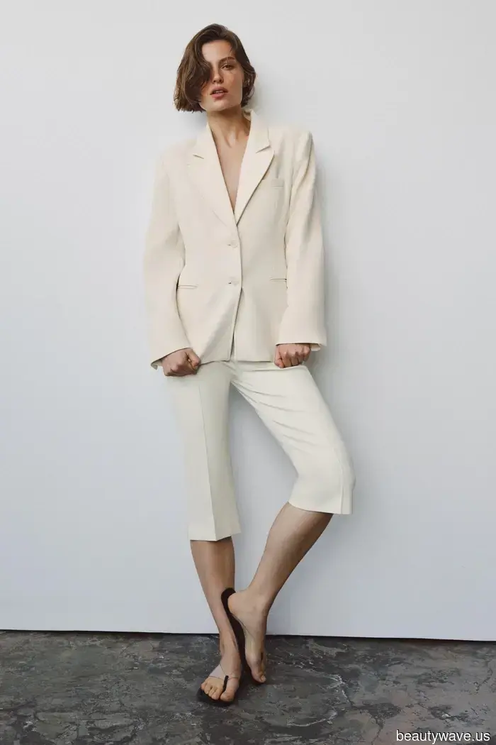 Metti in pausa i Pantaloni di Lino&mdash;Questo è lo Stile di Pantaloni Approvato dalle Ragazze Petite da Indossare con Sandali Quest'Estate