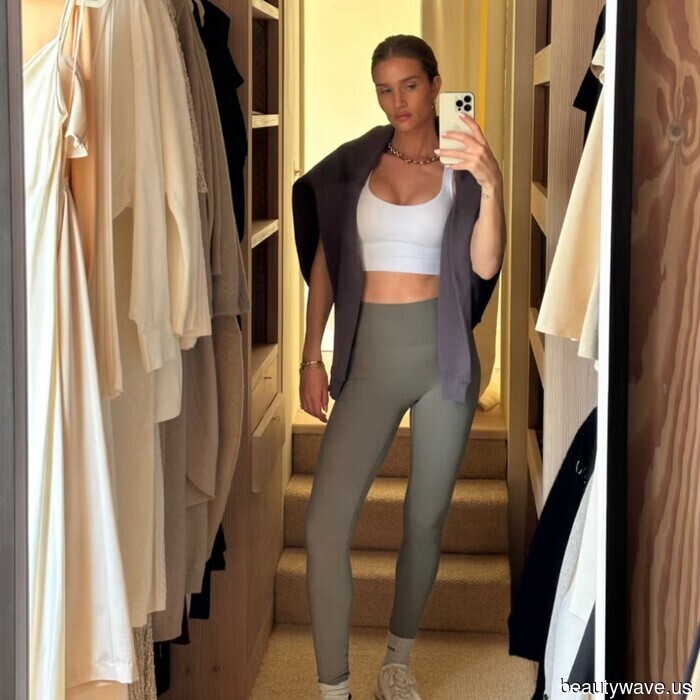 If you're planning to purchase leggings in 2025, fashion experts are unified in their preference for this specific brand and these particular colors.