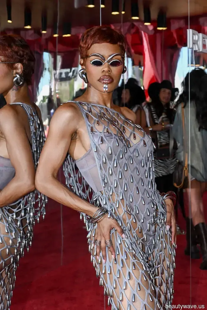 Estas tendencias de festival altamente específicas eran imposibles de ignorar en el Revolve Festival.