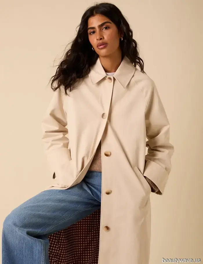 Improvvisamente, ogni persona alla moda che conosco indossa un trench coat del marchio londinese che rivaleggia con Zara.