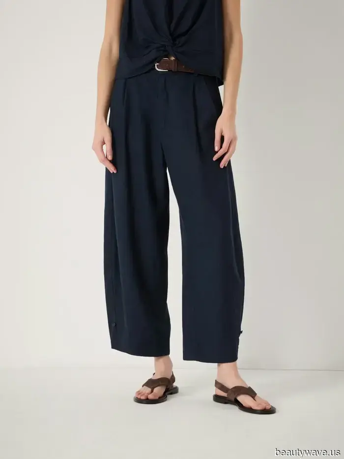Not Black, Not White—These Are the Linen Trousers That Everyone Is Suddenly Wearing This Summer