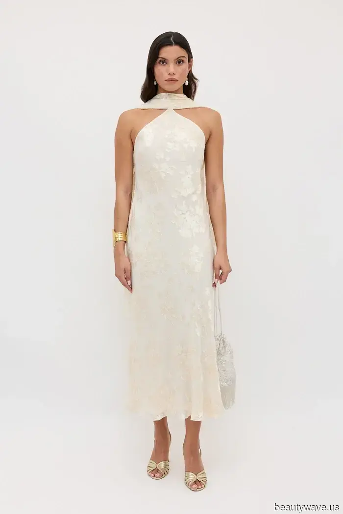 Sujeta los LBD, pausa con el vestido desnudo&mdash;esta es la tendencia de la temporada de fiestas que las personas más elegantes llevarán en su lugar.