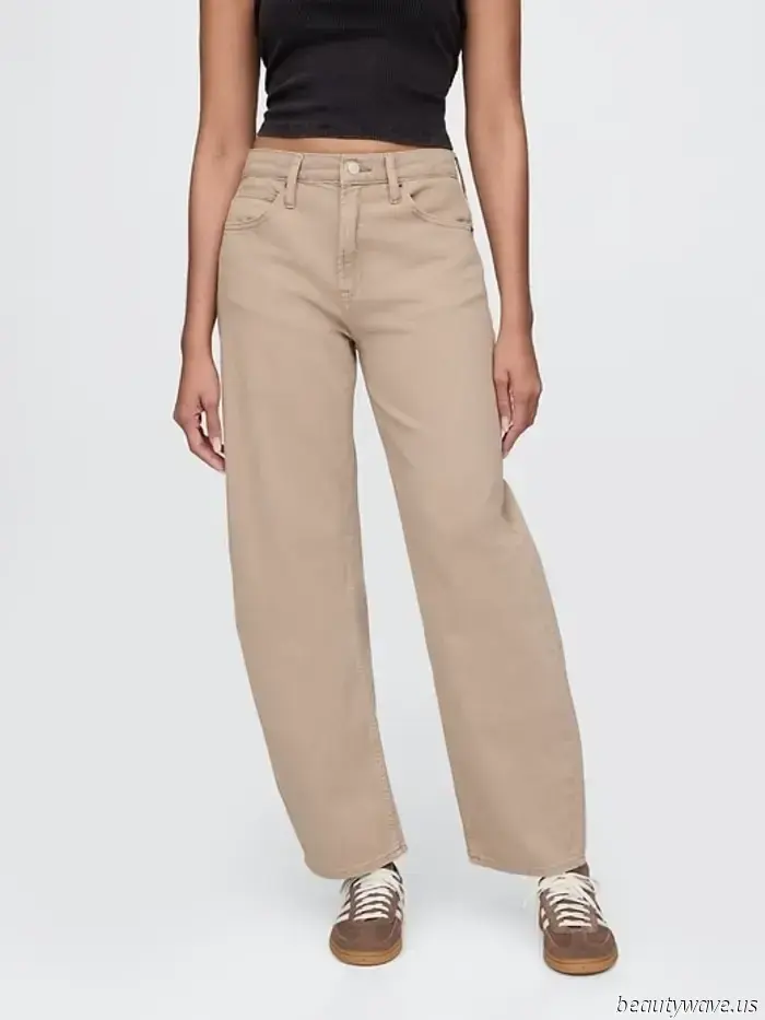 Thanks to Hailey Bieber, this particular pair of Gap jeans is flying off the shelves this week.