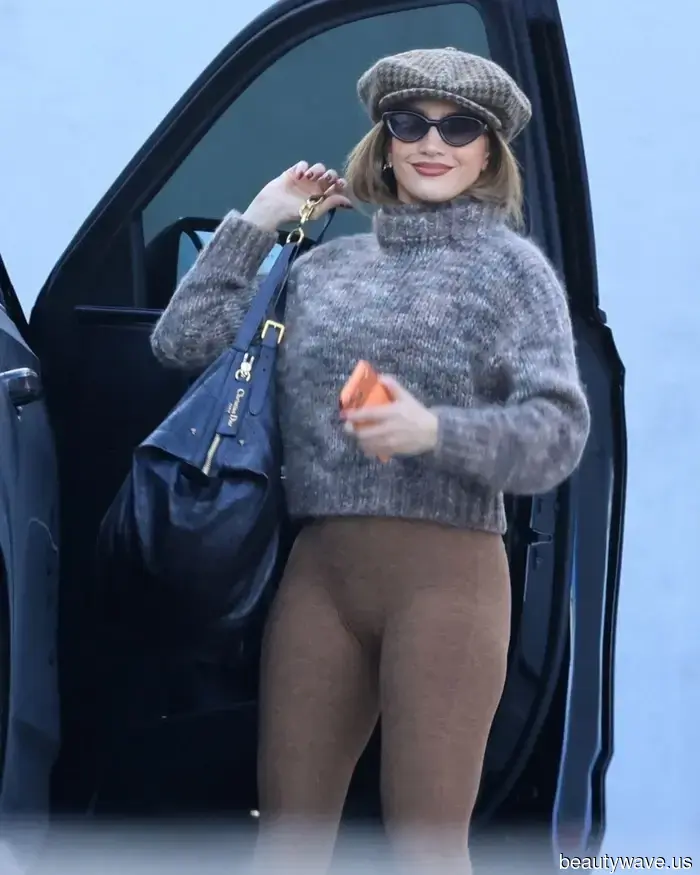 È Ufficiale: I Leggings di Questo Colore Esatto Sembrano Molto Più Moderni