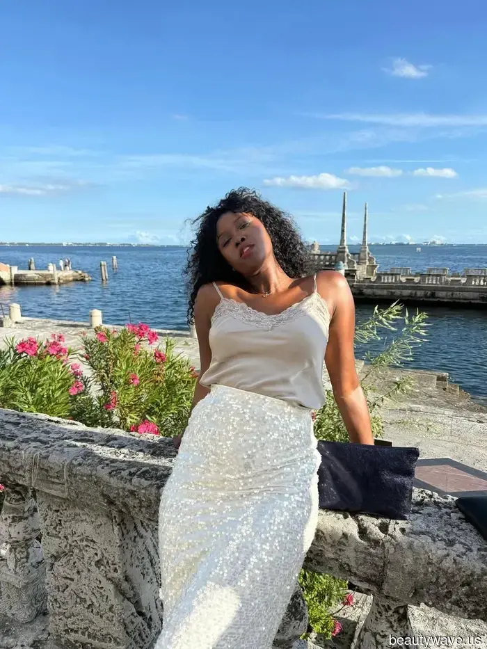 A L.A., ogni persona del mondo della moda indossa queste tendenze di gonne per sembrare alla moda e attuale.