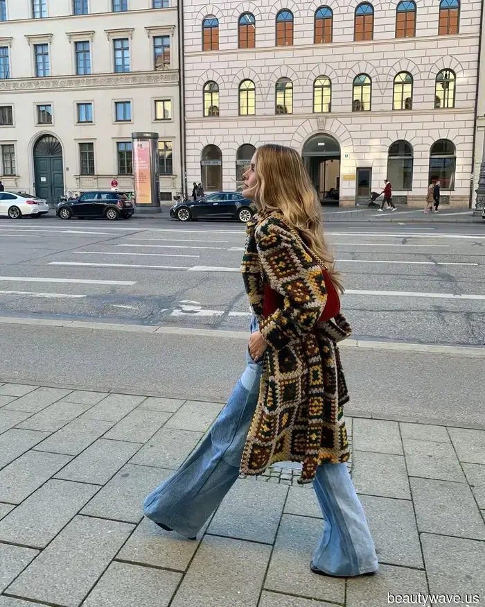 All the trendiest individuals I follow have recently embraced this new autumn denim style.