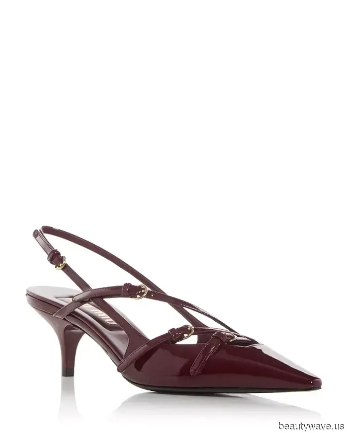 Apologies, Barrel Jeans—this denim trend appears much more sophisticated when paired with heels.