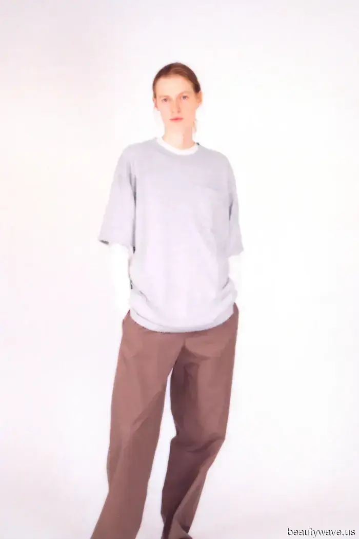 Da Base a Designer: Questa Tendenza dell'Outfit Renderà I Tuoi T-Shirt Subito Simili a Quelli di The Row