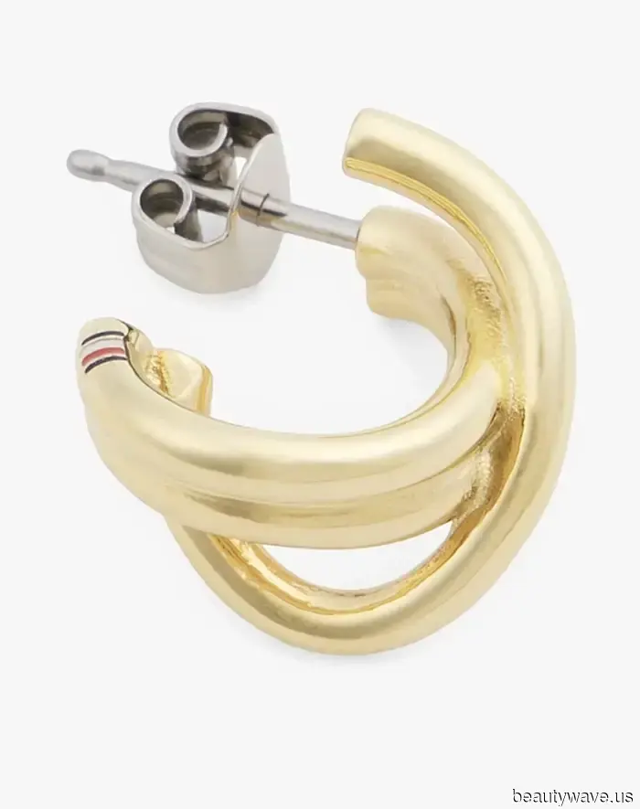 Resulta que este accesorio es la forma más fácil de mejorar tu atuendo básico de jeans y camiseta blanca.