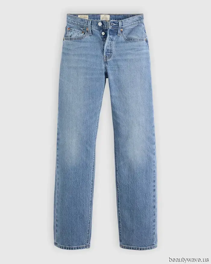 Indeed, ballet flats pair well with skirts, but they look even better in this Parisian-endorsed combination.