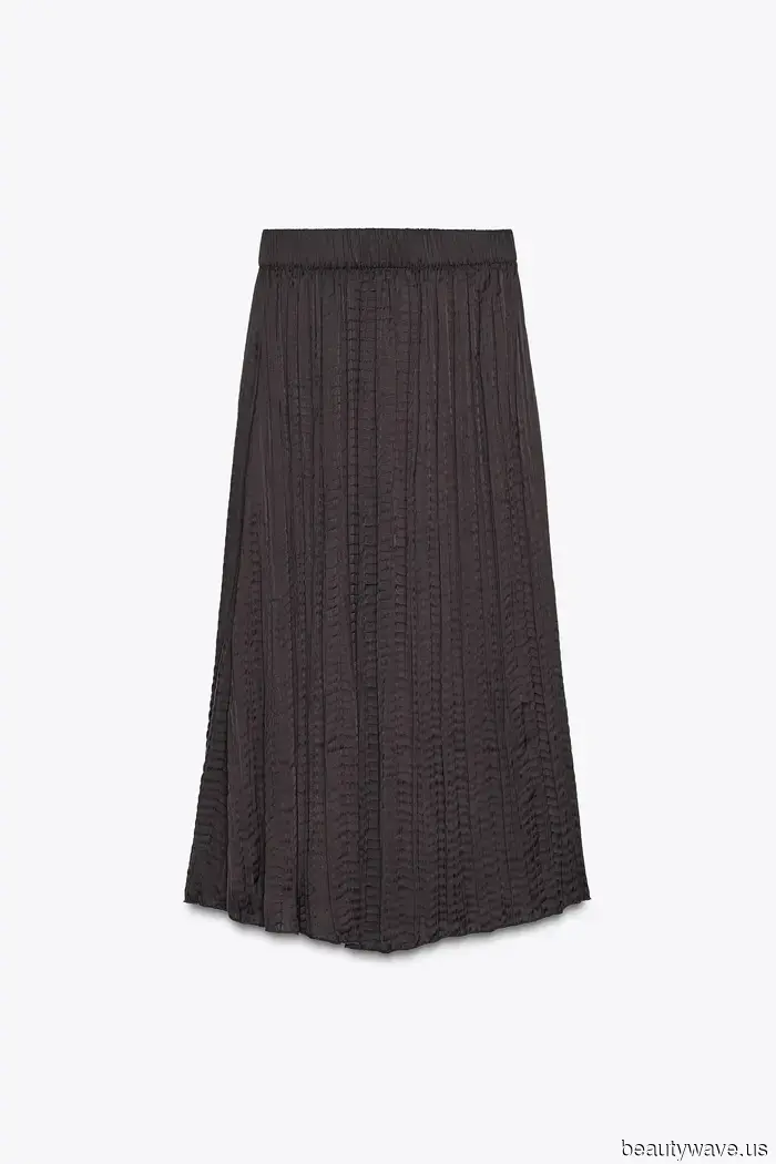 As a Gen Z Fashion Editor, here's the NYC-approved fall 2025 outfit trend I'm emulating to the fullest.