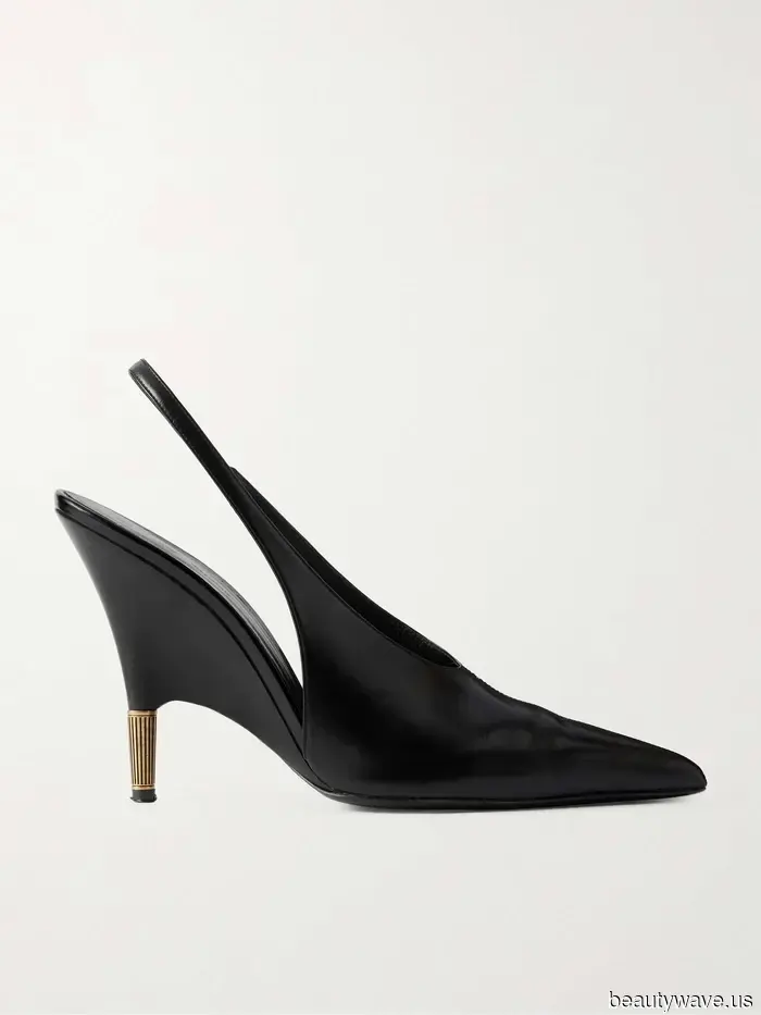 Le persone di moda a Parigi sanno che queste tendenze estive delle scarpe sono fondamentali per un look ben curato.