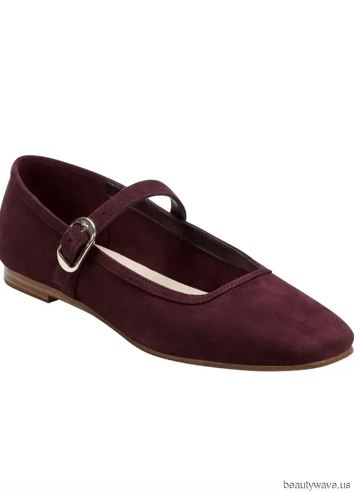 Click Here for Evidence That This Elegant Shoe Color Pairs Well With Both Jeans and Dresses