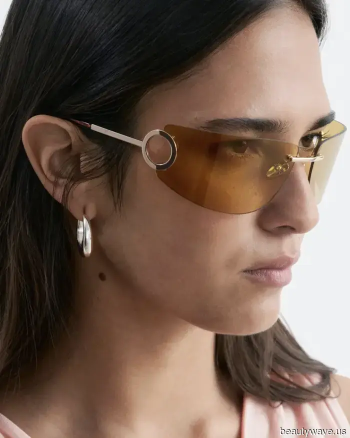 Fashion enthusiasts are embracing accessories as if it’s 2006 once more—here are 6 trends returning after 20 years.