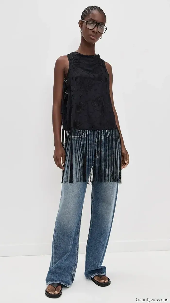 Más Fresco Que Jeans y una Camiseta&mdash;Todos Con Buen Gusto Usarán Estos 15 Conjuntos de Denim Este Otoño