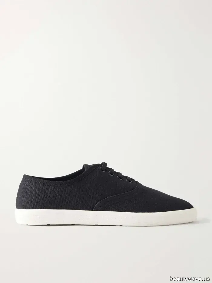 Suede Sneakers, It's Over—Fashion Enthusiasts Under 30 Are Bringing Back This "Simple" Sneaker Trend for…