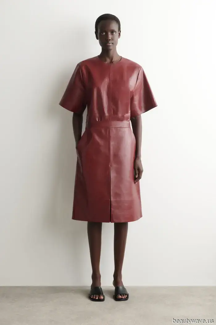 The Spring 2026 COS Show combines elements of American Gigolo and '90s Minimalism in a Seoul bathhouse setting.