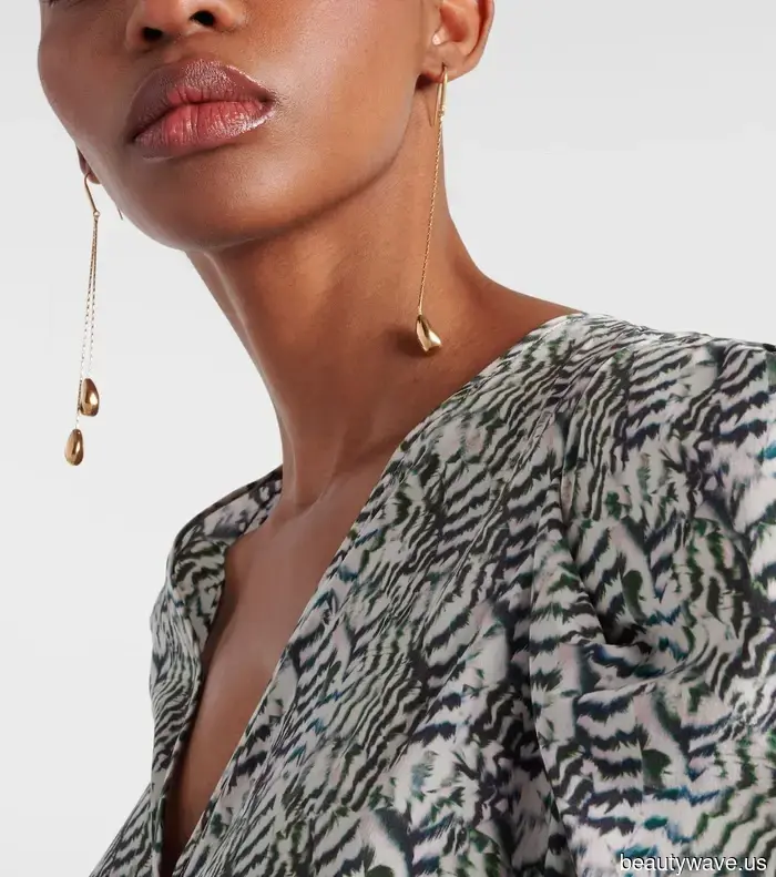 I’m a fashion writer residing in Paris—here are six accessories that I’ve observed French women wear to enhance their style…