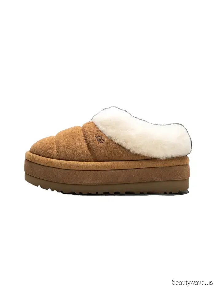 Olivia Rodrigo sported platform Uggs paired with a pant trend that I truly suggest wearing while flying.