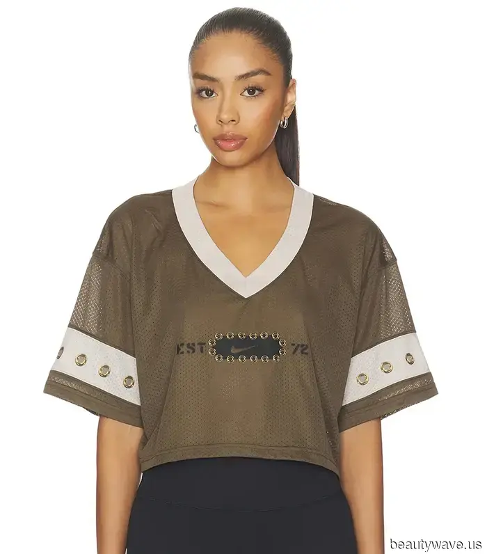 Here's How All the Trendy Girls Are Wearing Sports Jerseys Without Appearing Costumey.