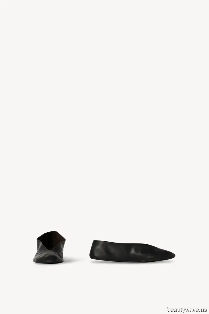 Not Skinny Jeans—Fashion Enthusiasts in Their 40s Are Embracing This Retro Denim Style Paired with Ballet Flats.