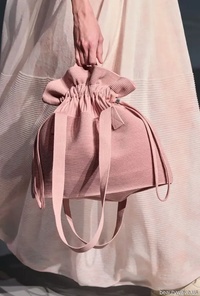 La mia amica mi ha chiesto quali tendenze di colore delle borse domineranno nel 2026&mdash;le ho inviato questi 7.