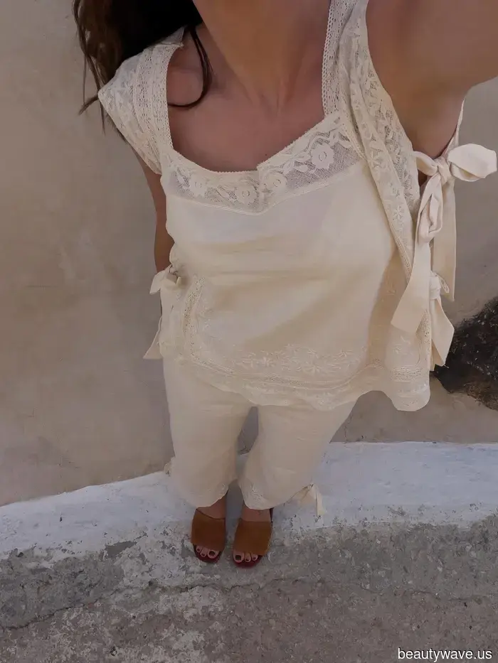 Lo he encontrado: La parte superior de chica francesa de culto que las mujeres en París usan para elevar jeans, pantalones de lino y faldas.