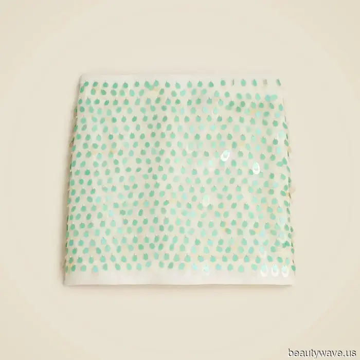 Los neoyorquinos con estilo están usando esta perfectamente extraña tendencia de faldas de los 90 en todas partes este otoño.