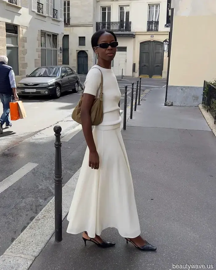 Invece dei jeans, le persone a Parigi indossano questo elegante capo con ballerine e mocassini.