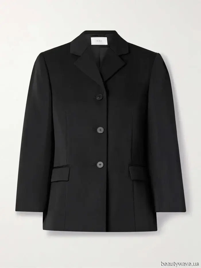 I'm not claiming that boxy blazers are no longer in style, but this polished alternative is what fashionable New Yorkers are donning.