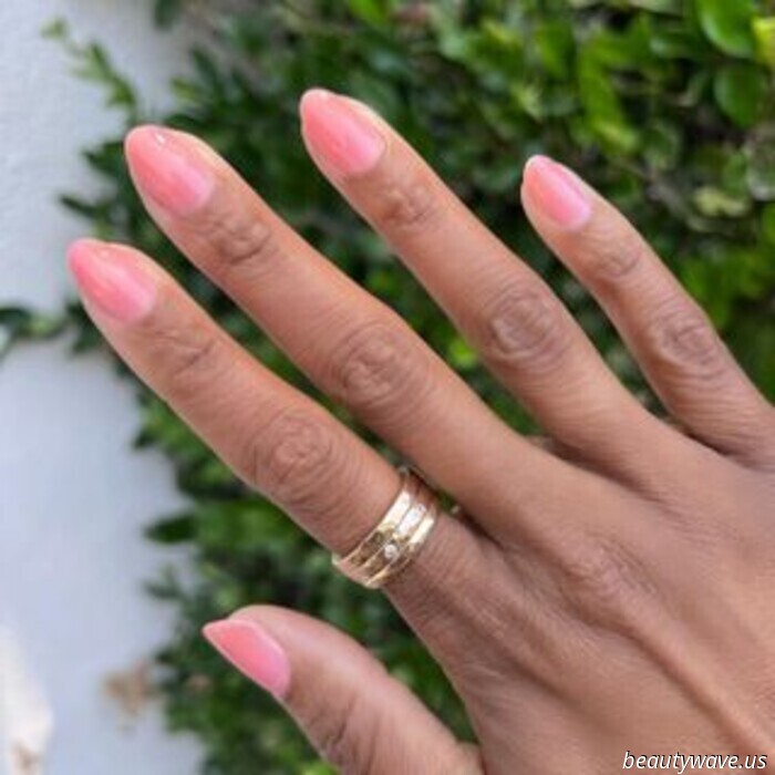 Ich habe jeden großen Nageltrend des vergangenen Jahres genannt — Blancmangenägel werden diesen Frühling dominieren