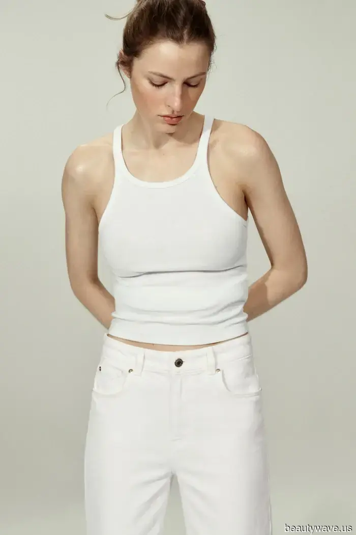 If you're planning to wear white jeans this summer, this shoe trend always gives them a stylish touch.