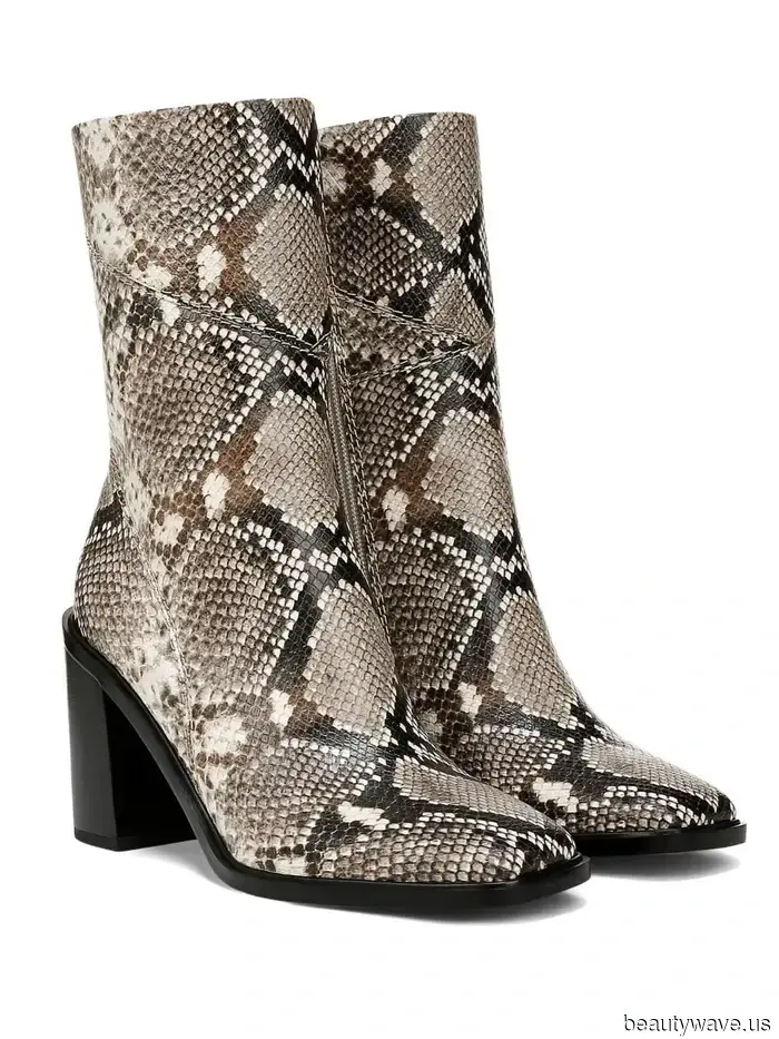 Las botas de leopardo son geniales, pero Rihanna sabe que este estampado de animal alternativo se ve mejor con jeans.