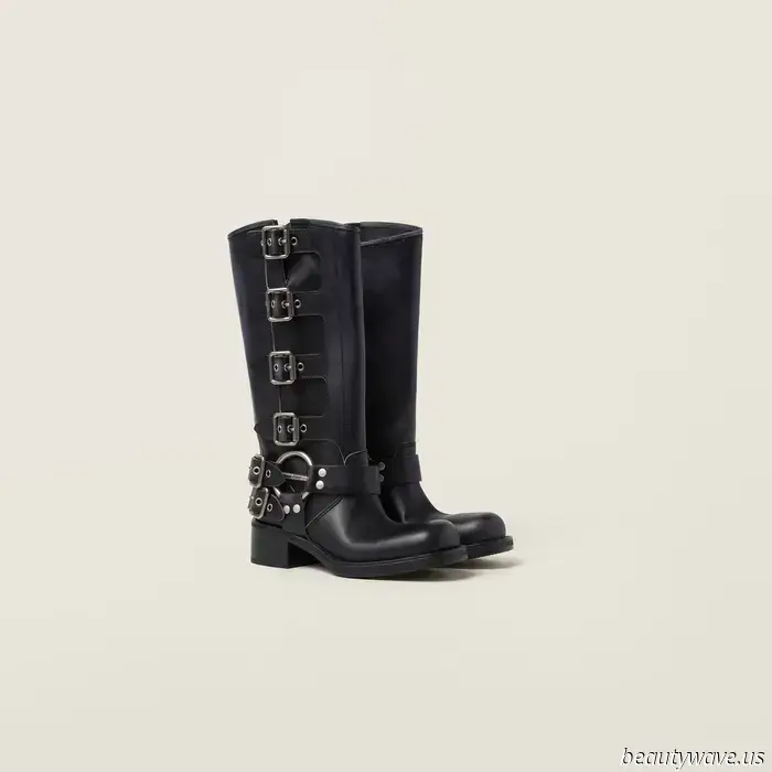 Schlechte Nachrichten, Sandalen – Fashion Girls tragen bereits ihre weißen Kleider im Trend der größten Herbststiefel