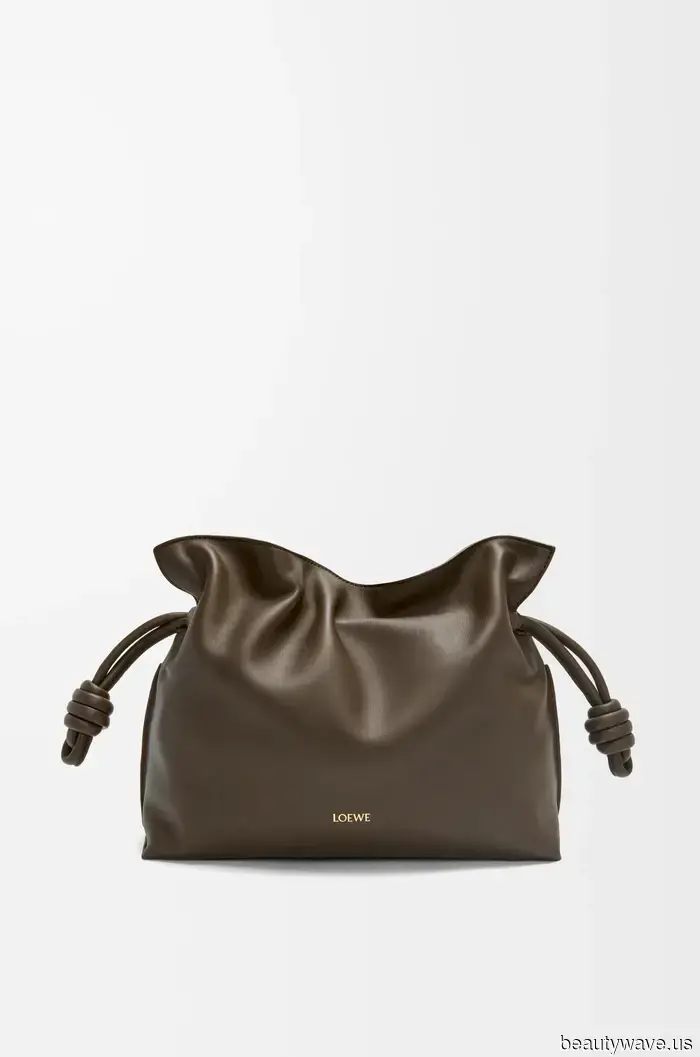 La bolsa de mano que pasa desapercibida que las personas elegantes están llevando para verse sofisticadas en este momento.