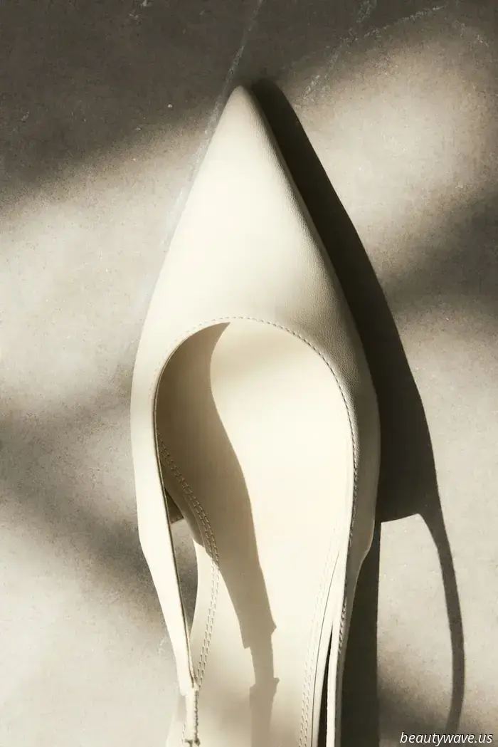 I Used to Believe This Shoe Trend Appeared "Inexpensive"—Amal Clooney Just Altered My Perspective.