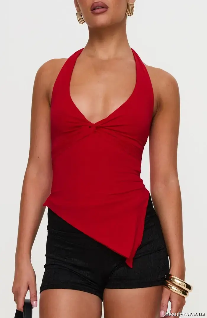 Bella Hadid sported the season's must-have legging trend paired with the flats that everyone has been purchasing this year.