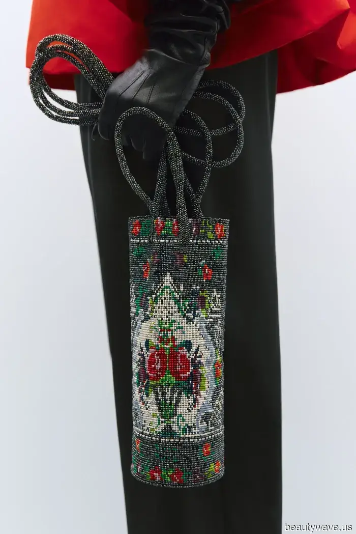 Модные люди сейчас тянутся к маленьким бисерным сумочкам&mdash;31 стильный вариант, который привлек мое внимание