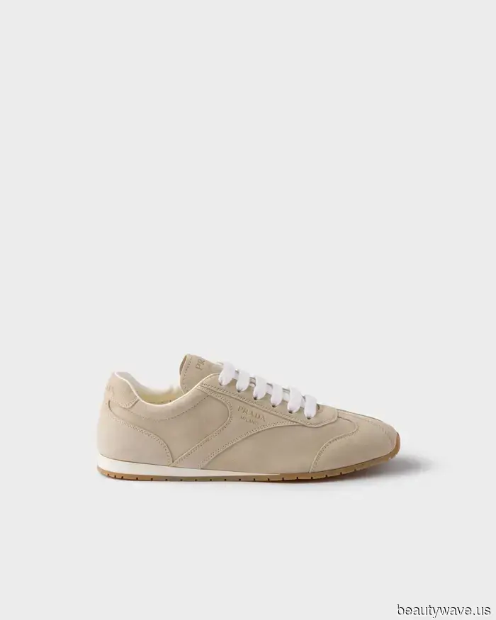 Forget about trendy sneakers—this classic style pairs elegantly with every kind of jeans.