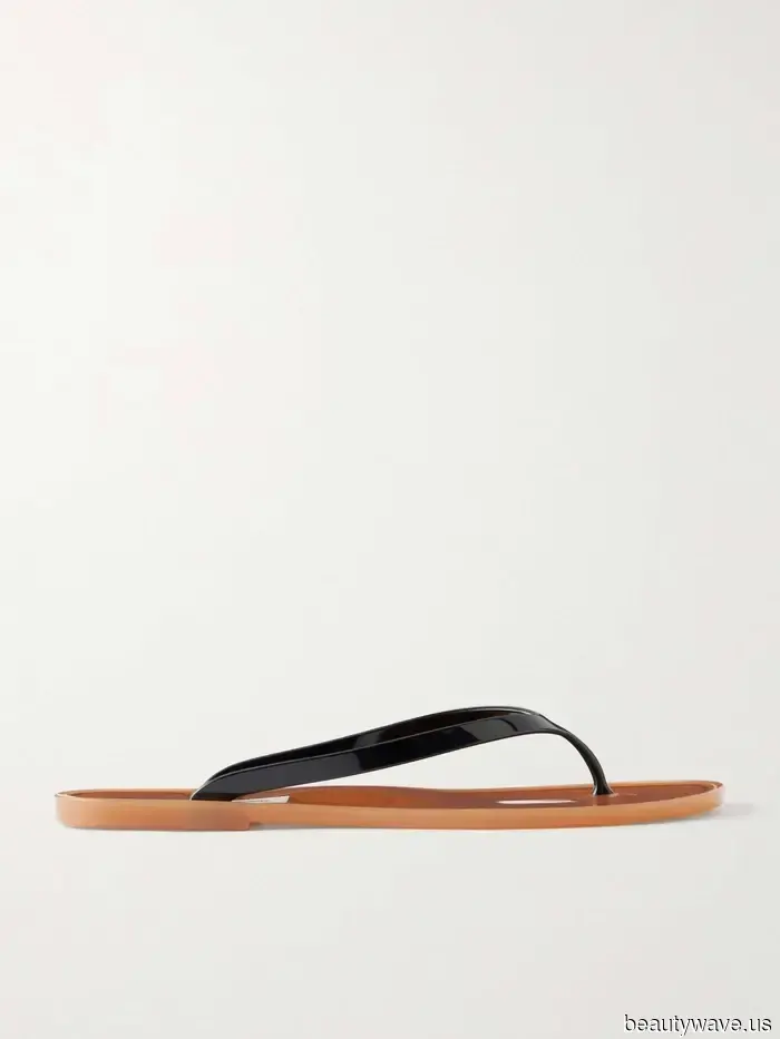 This Controversial '90s Footwear Is a Trend Both Millennials and Gen Z Can Support