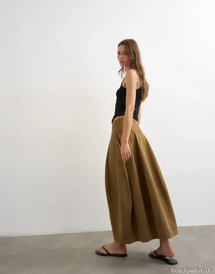 From Lace Trimmings to Heeled Flip-Flops—7 Summer Micro-Trends the London Fashion Scene Can't Get Enough Of