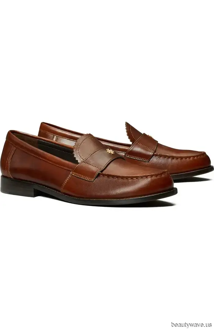 Gigi Hadid sported the autumn shoe trend that pairs perfectly with full-length jeans.