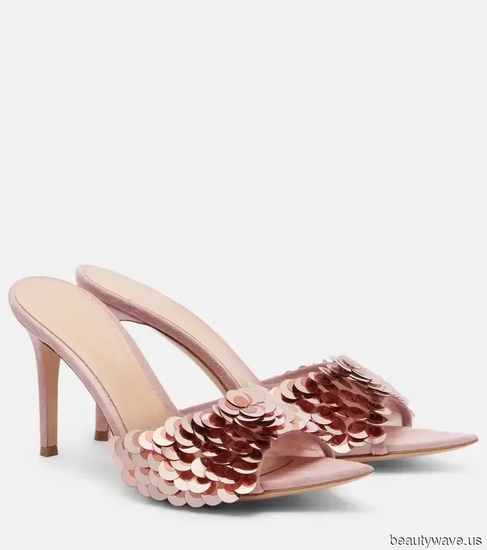 Everyone is aware that I have great taste in shoes—here are 7 summer trends that I wholeheartedly endorse.