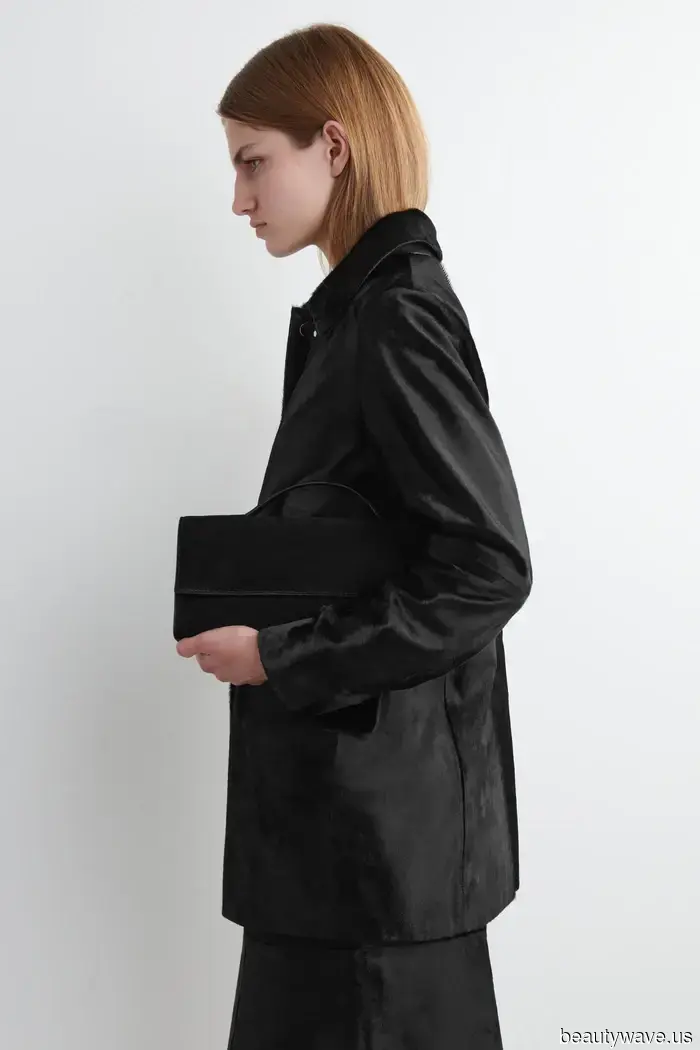 Apologies, but celebrities from the '90s excelled at autumn fashion—here are 7 outfits featuring jeans that demonstrate it.