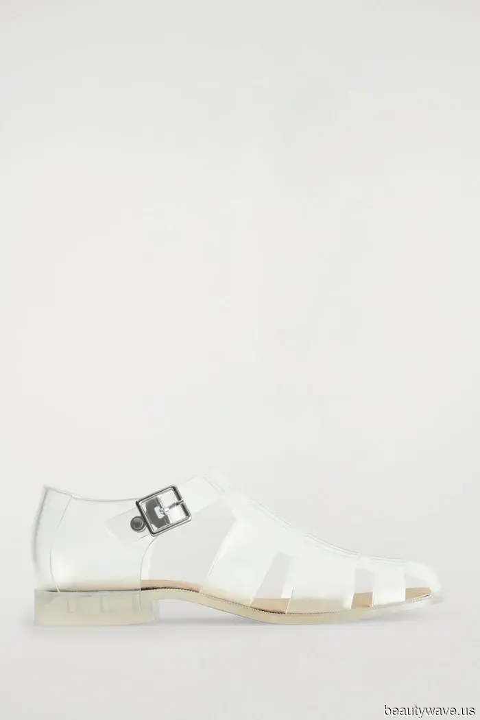 I'm proclaiming it: These will be *the* sandal styles that every fashionista will sport this summer.