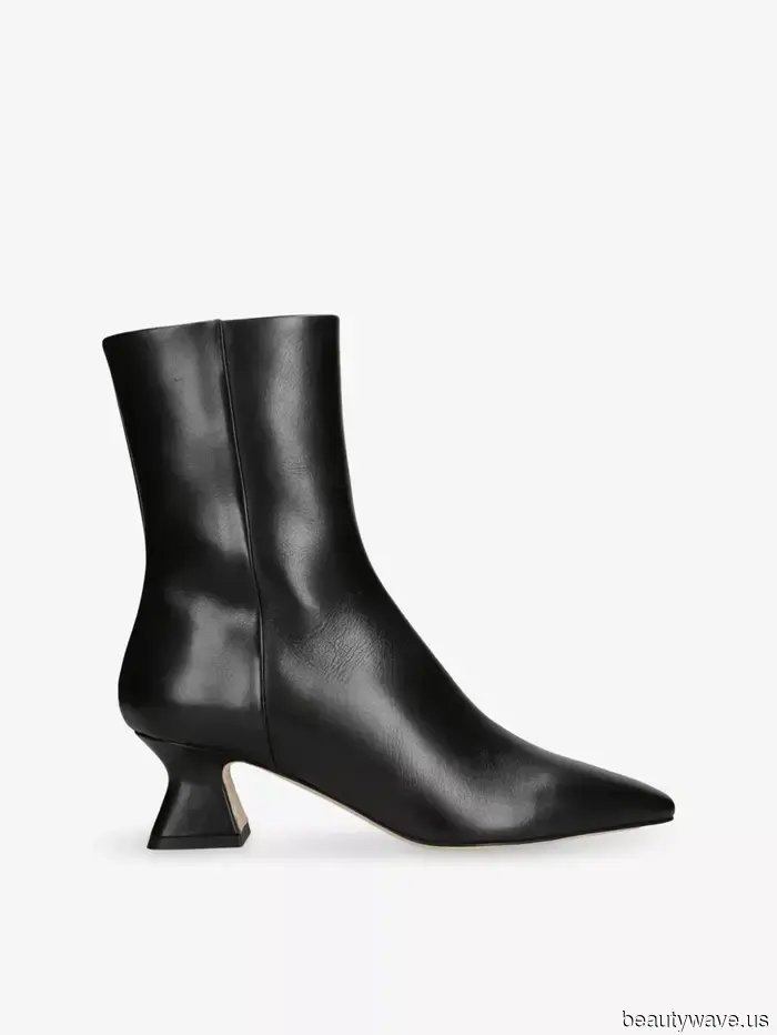 Les jeans avec des bottines ne sont pas une nouveauté, mais personne ne les porte aussi bien que les Parisiens.